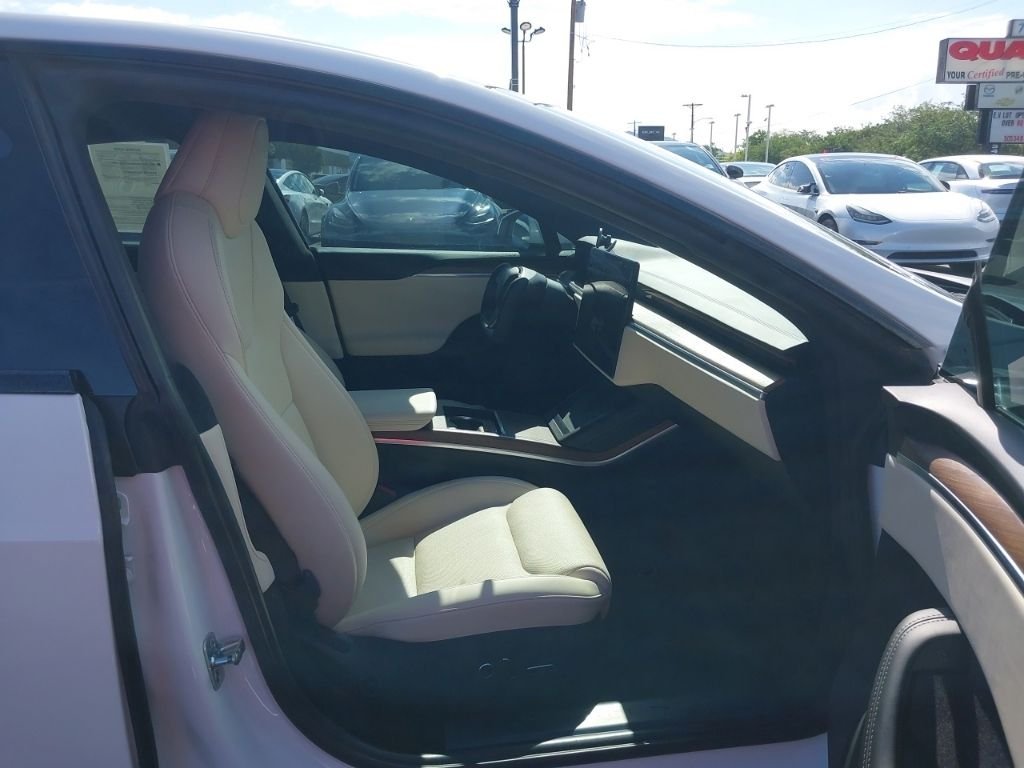 Used 2022 White Tesla Base image 24