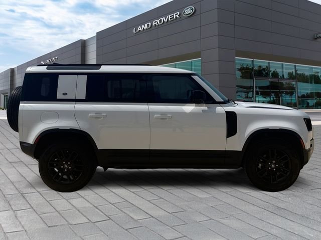 Used 2023 White Land Rover S image 6