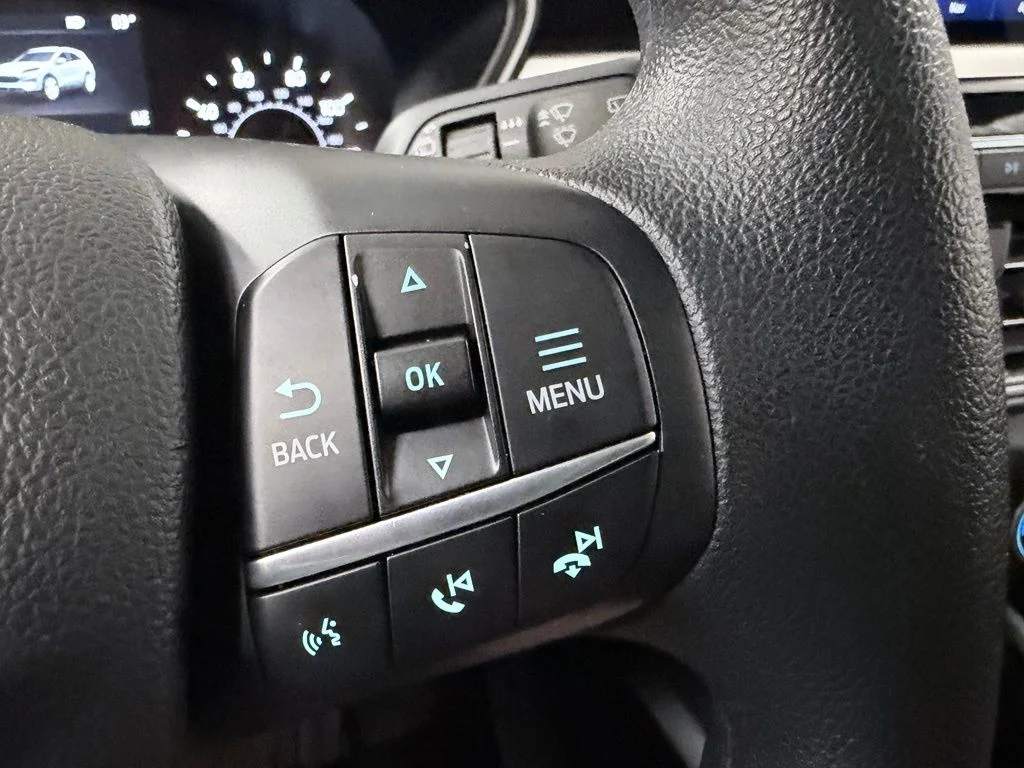 Used 2020 Red Ford SE image 29