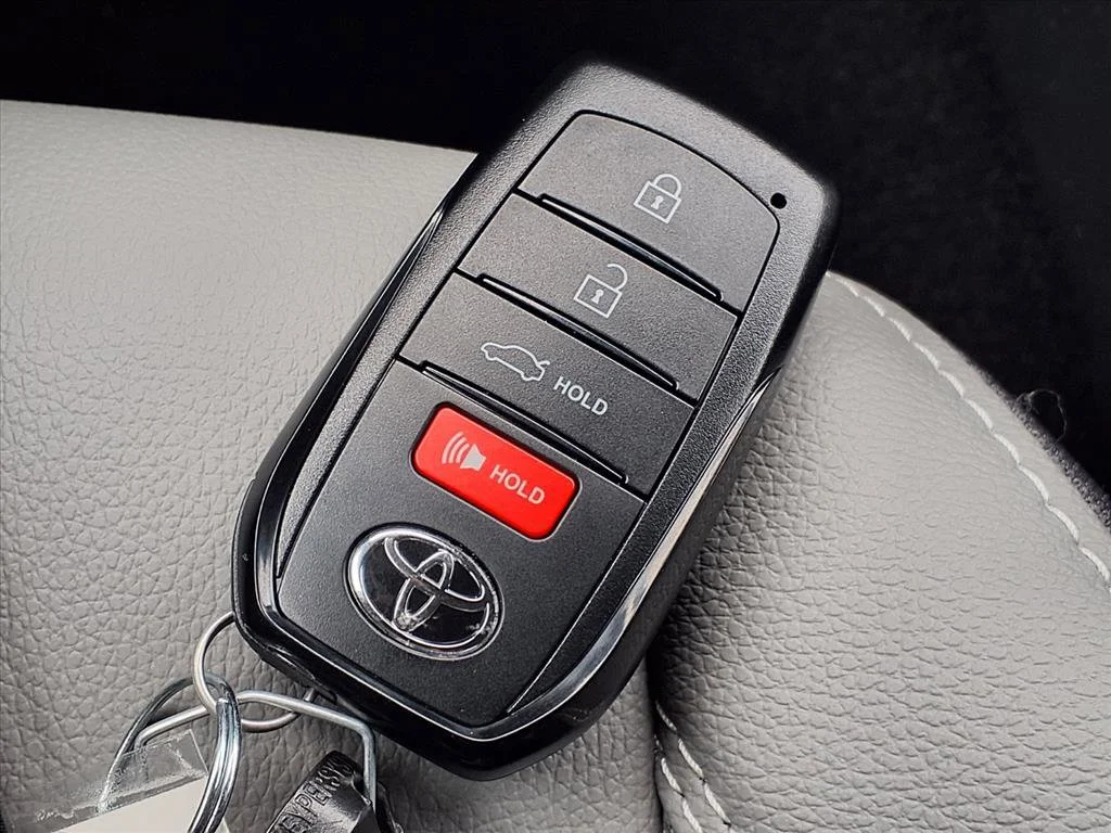 2026 Toyota Camry SE - Photo 11
