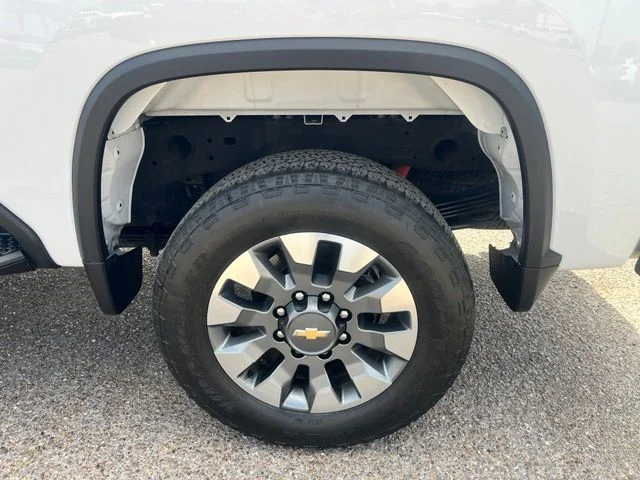Used 2025 White Chevrolet Custom image 10