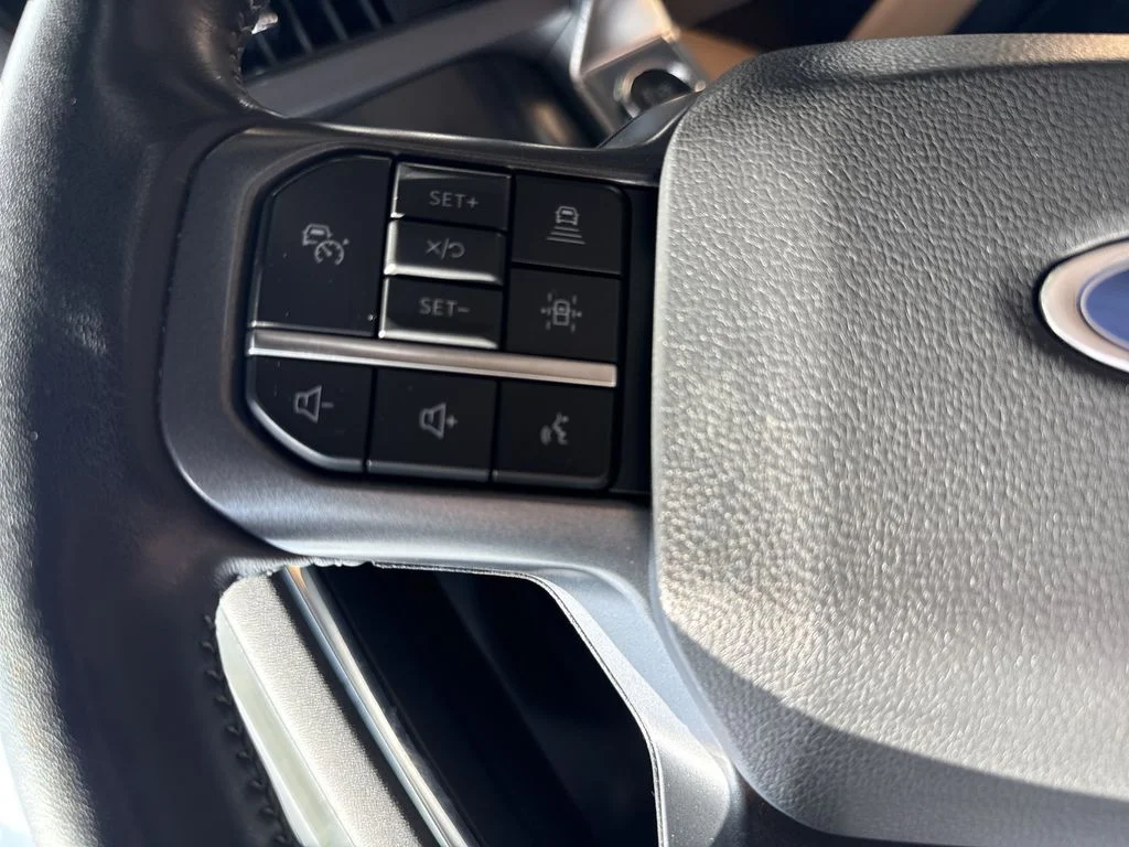 Used 2023 Blue Ford Lariat image 27