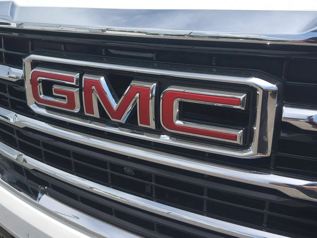 New 2026 Summit White GMC Elevation image 31