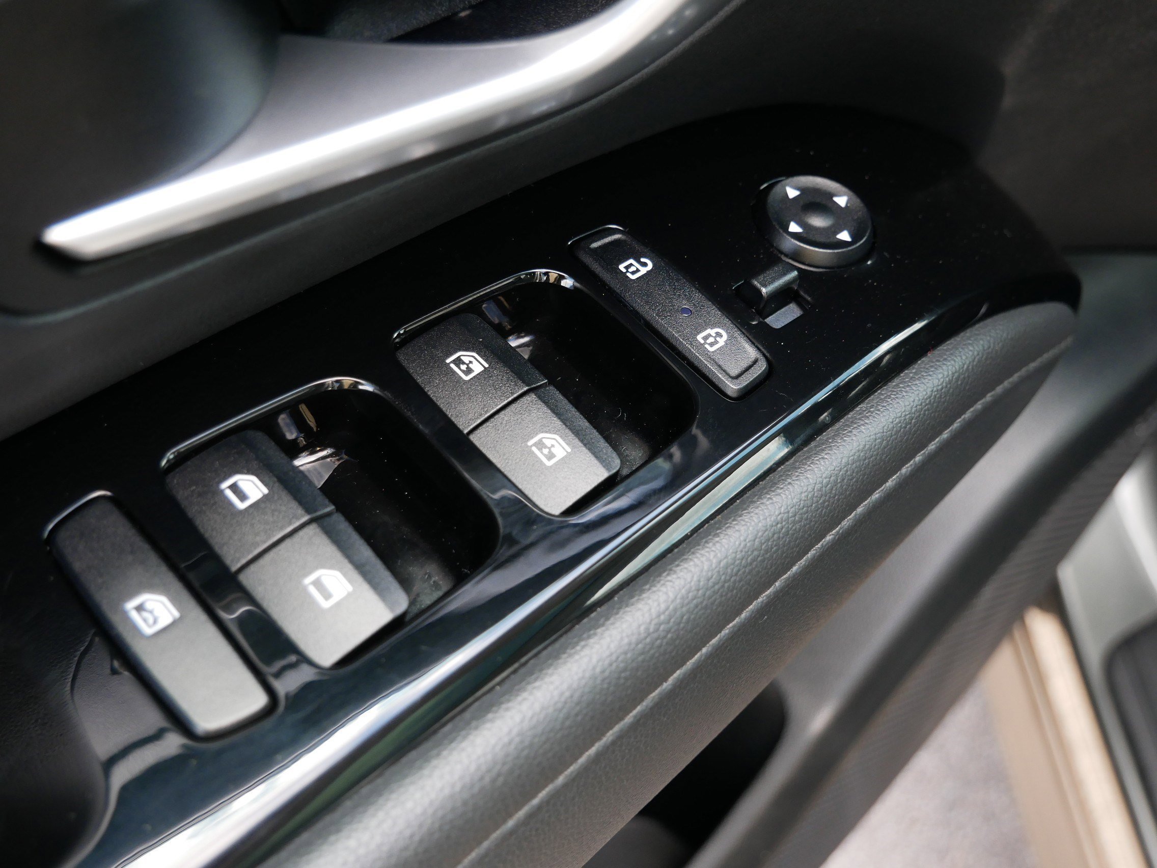 Certified Used 2023 Amazon Gray Hyundai Limited image 19
