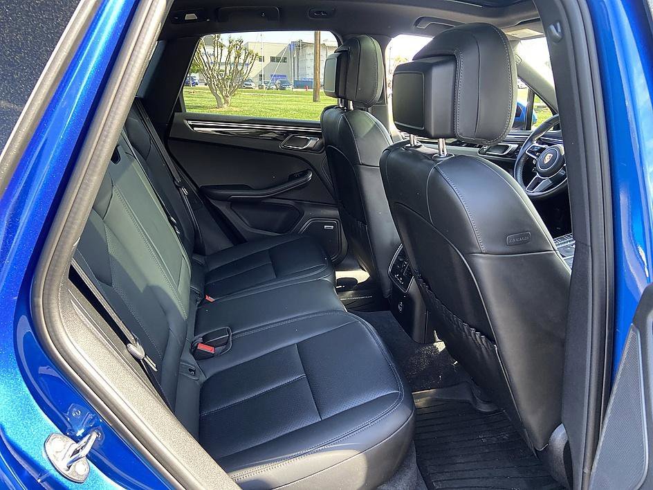Used 2020 Sapphire Blue Metallic Porsche Base image 19