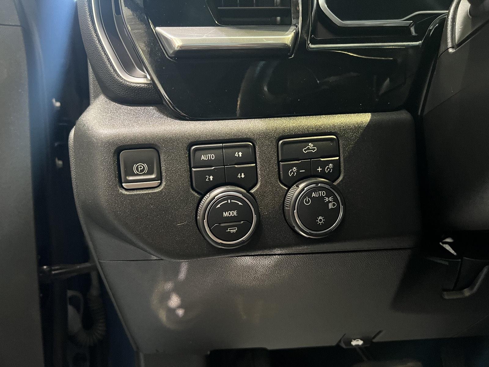 Used 2023 Northsky Blue Metallic Chevrolet LT image 17