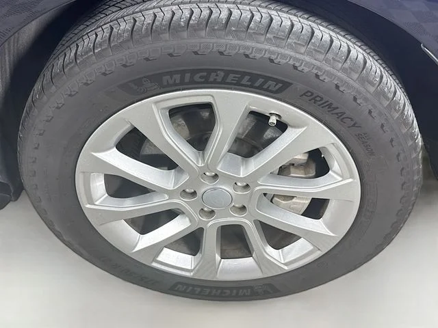 Certified Used 2023 Blue Land Rover SE image 33