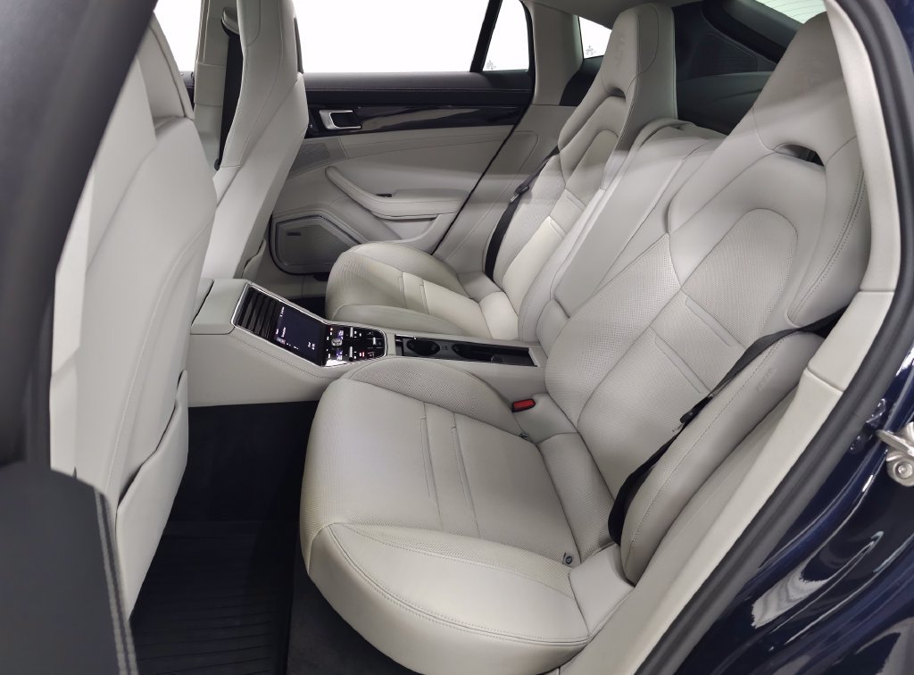 Used 2022  Porsche 4S image 36