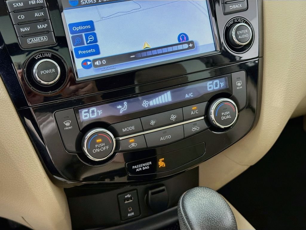 Used 2016 Pearl White Nissan SL image 16