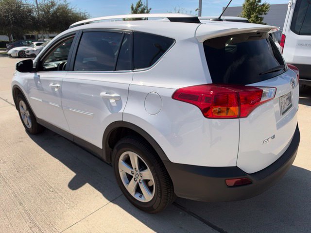 Used 2015 Super White Toyota XLE image 4