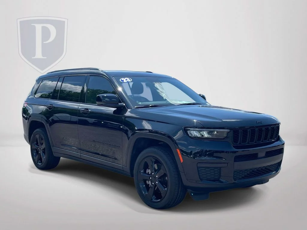 Used 2023 Black Jeep Altitude image 2