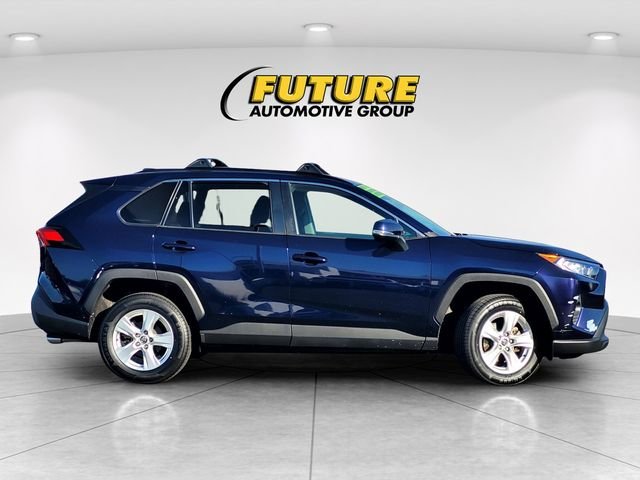 Used 2020  Toyota XLE image 3