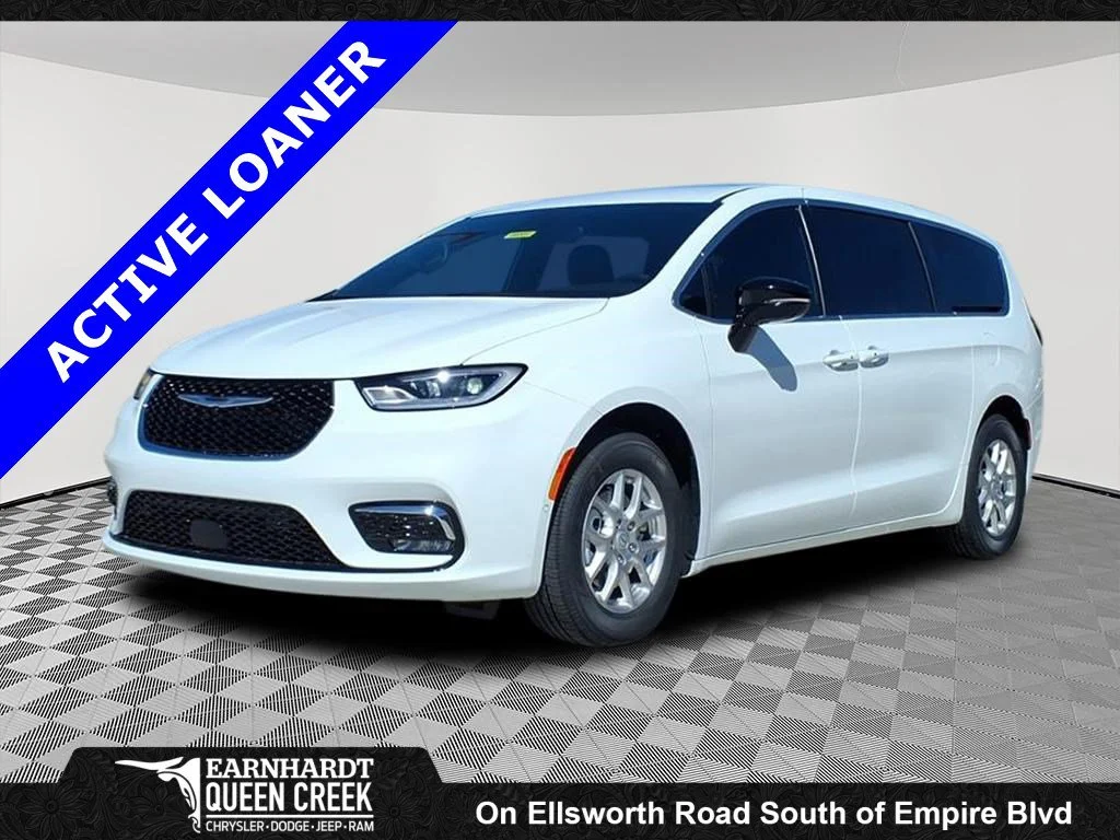 2026 Chrysler Pacifica Select's photo