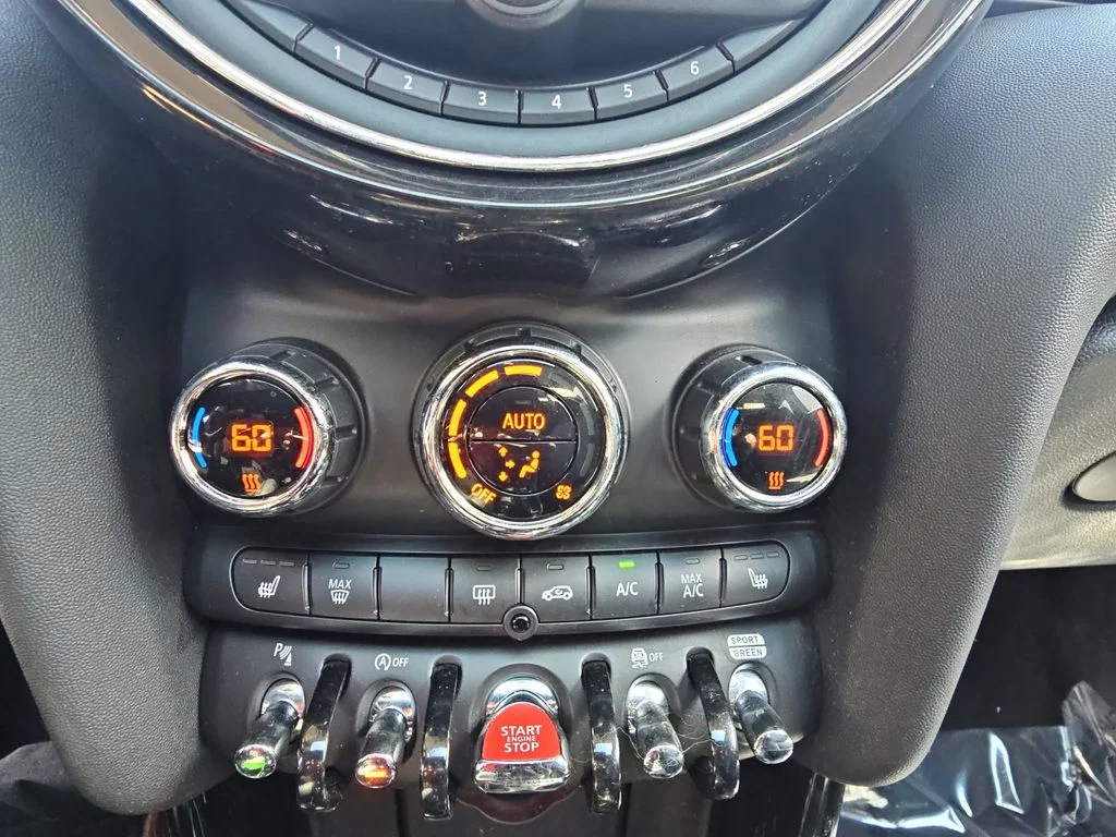 Used 2018 Blue MINI Base image 23