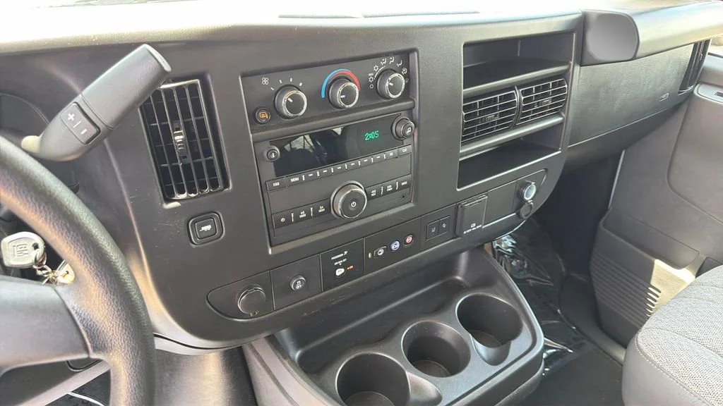 Used 2025 Summit White Chevrolet 1LT image 22