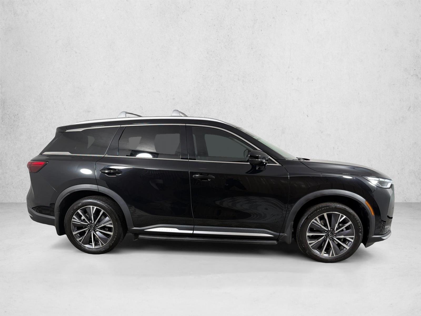 Used 2026 Mineral Black INFINITI LUXE image 4