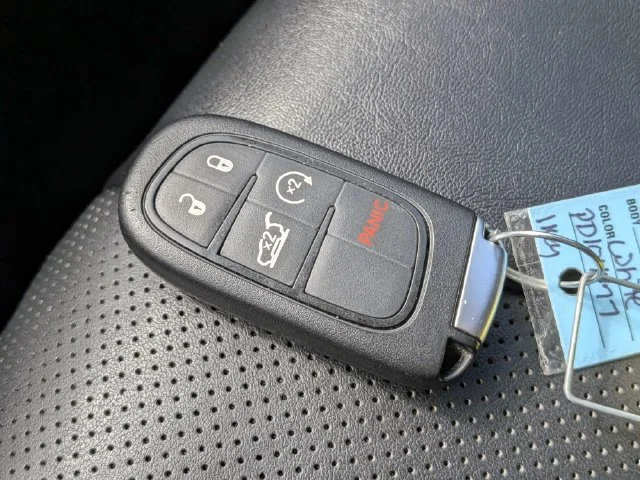Used 2023 White Jeep Altitude image 26