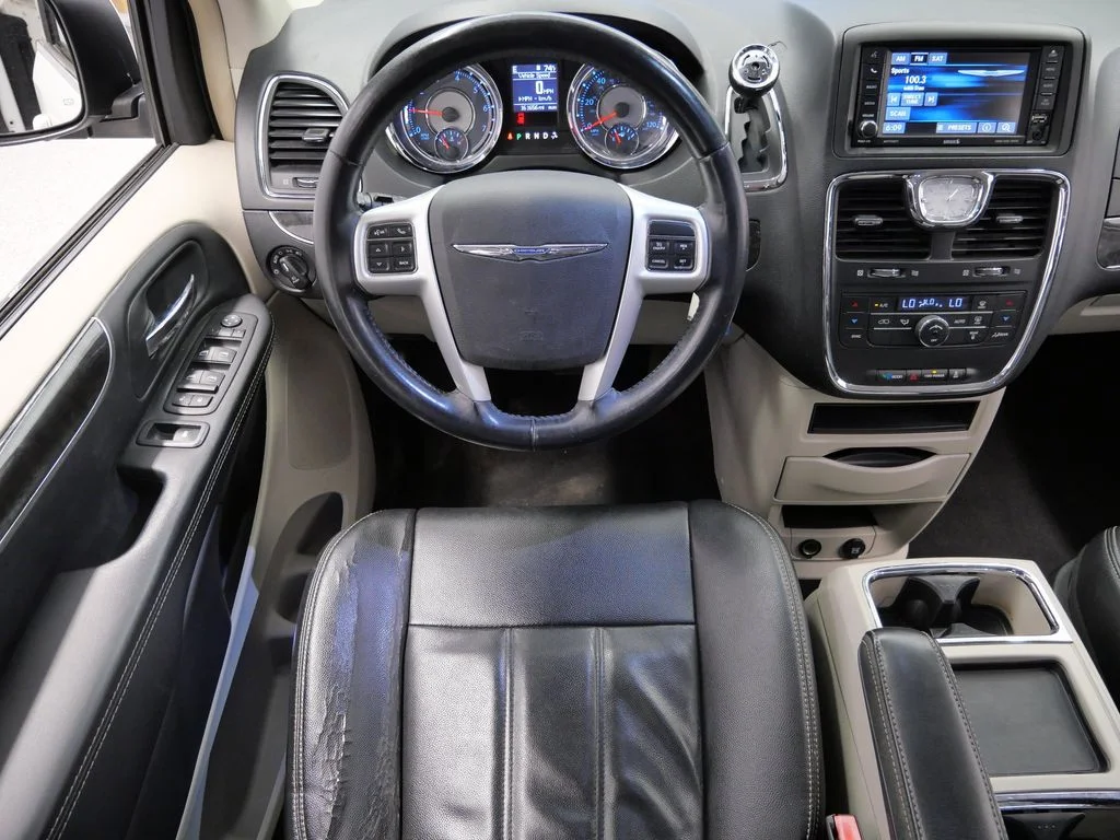 Used 2014 White Chrysler Touring image 13