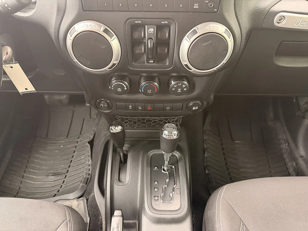 Used 2017 Billet Silver Metallic Clear Coat Jeep Rubicon image 19
