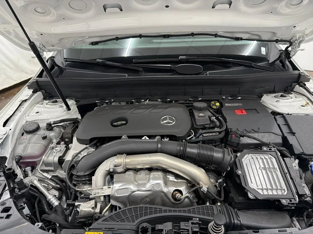 New 2026 White Mercedes-Benz GLB 250 image 30