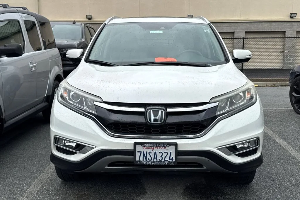 Used 2015 White Diamond Pearl Honda Touring image 3