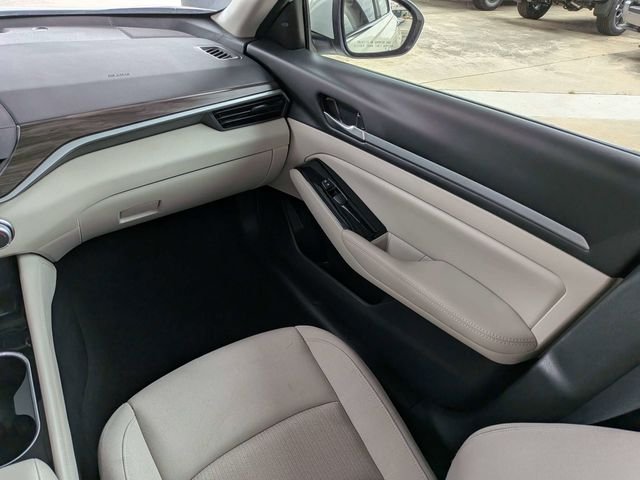 Used 2023 White Nissan 2.5 SV image 13