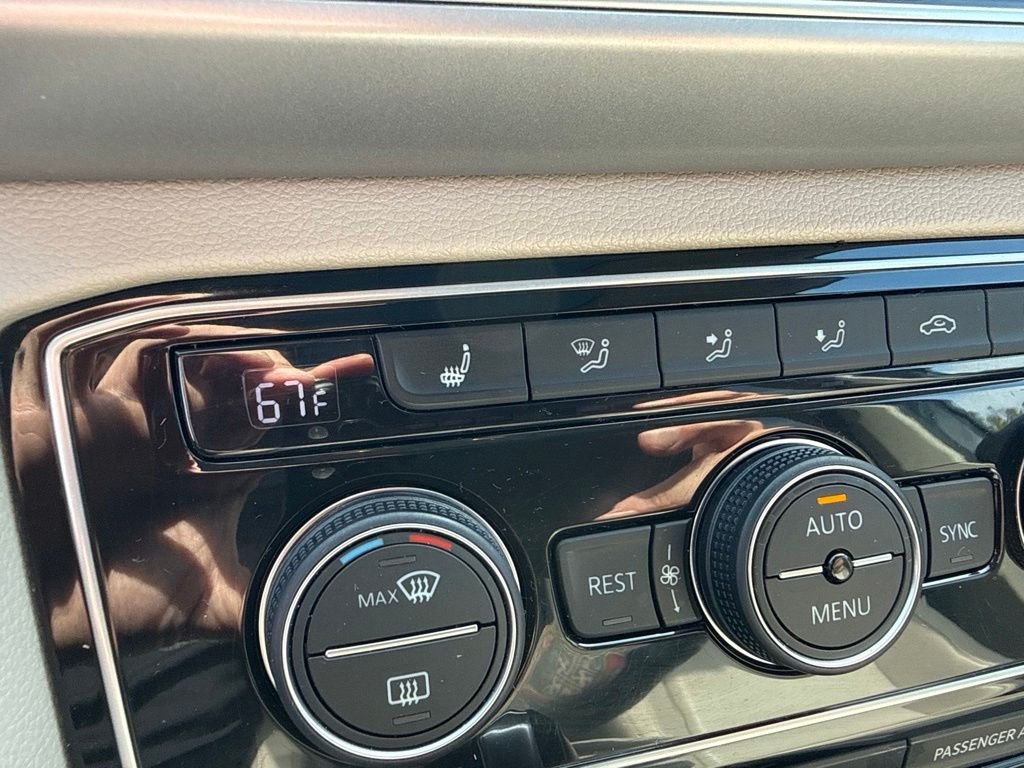 Used 2019 Black Volkswagen SEL image 35
