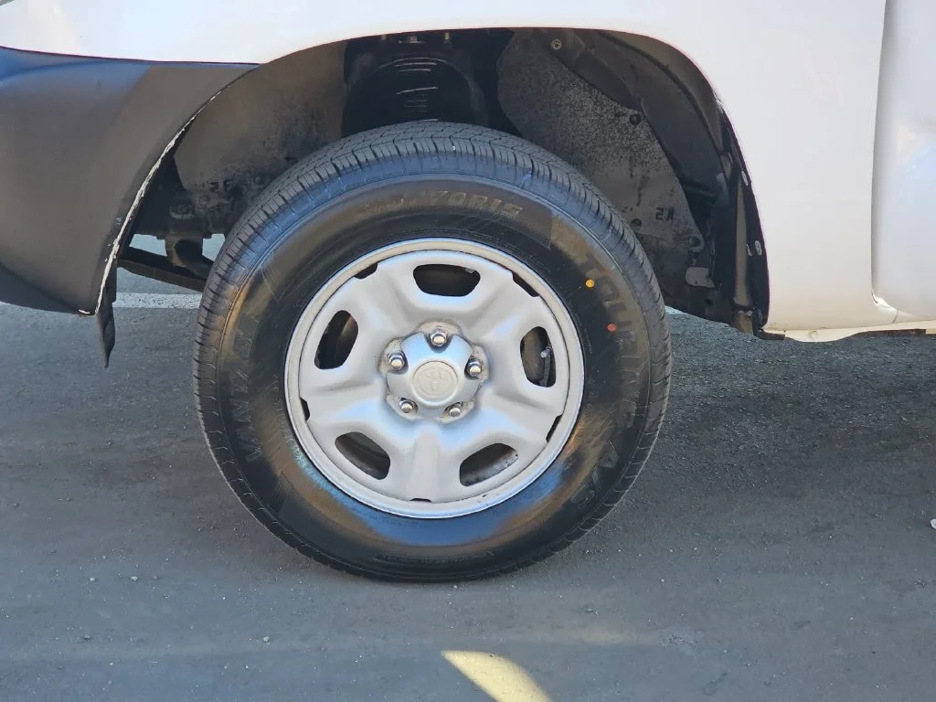 Used 2015 White Toyota Base image 34