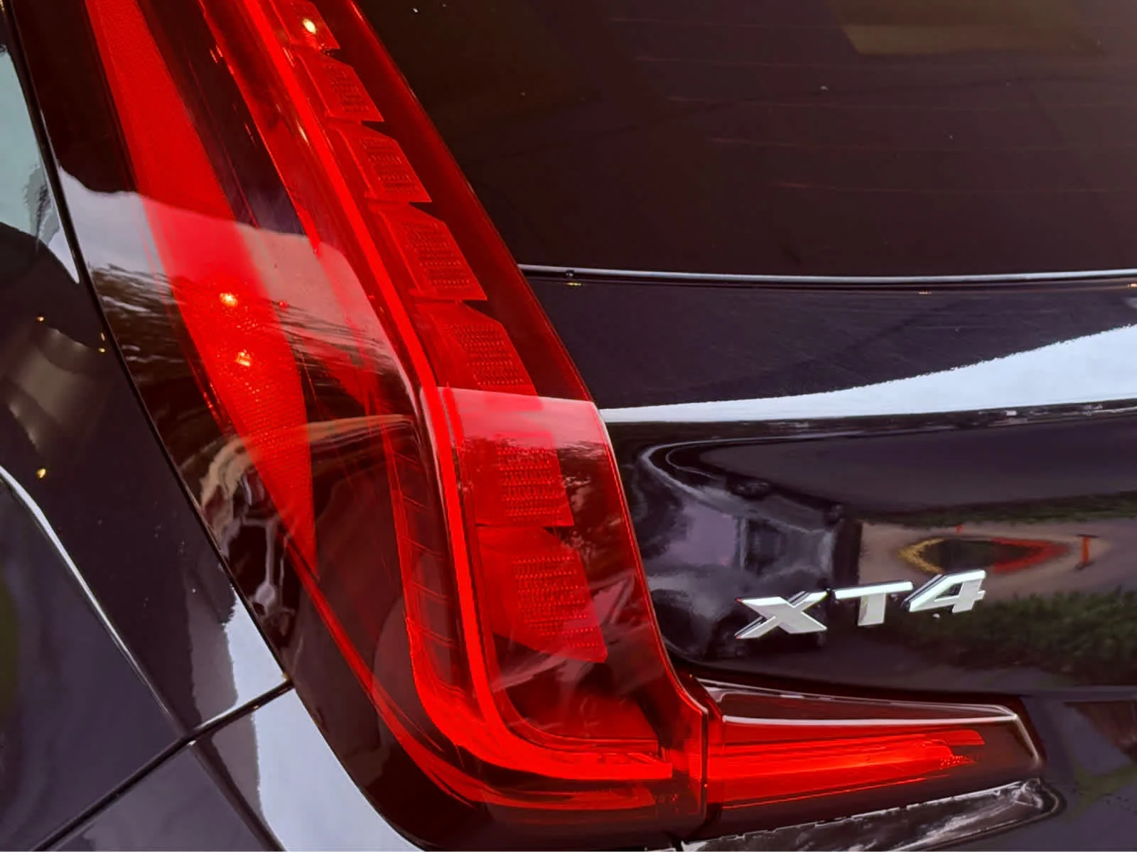 2024 Cadillac XT4 Luxury - Photo 10