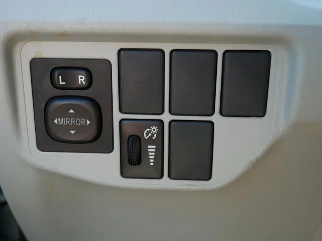 Used 2013 Pearl Toyota Three image 24