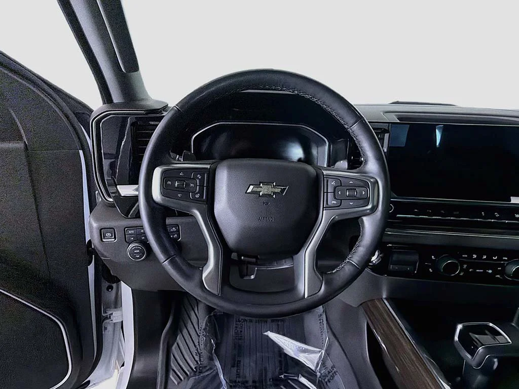 Used 2023 White Chevrolet LT Trail Boss image 32