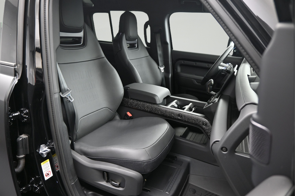 New 2026 Black Land Rover  image 9