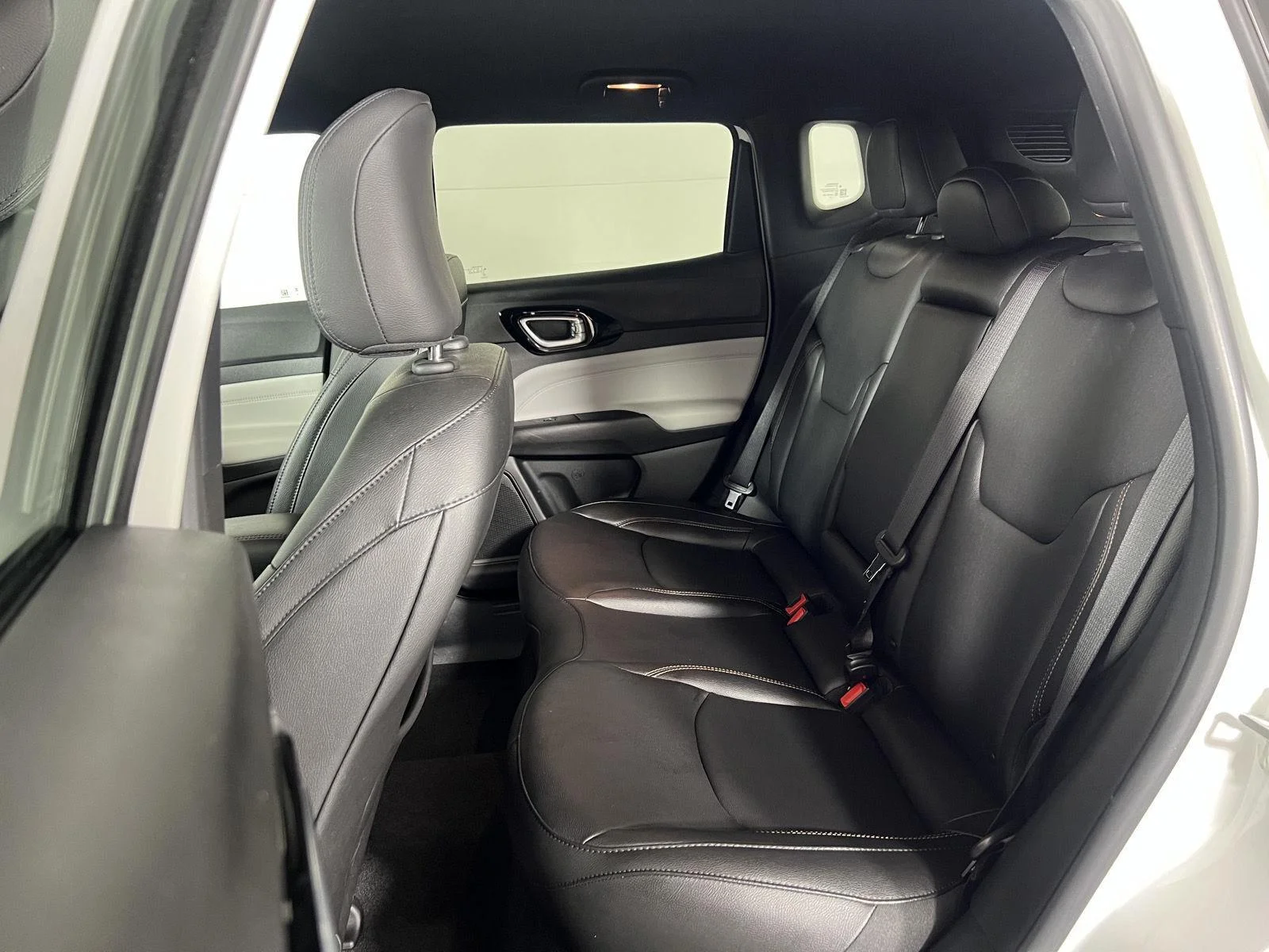 Used 2024 White Jeep Limited image 10