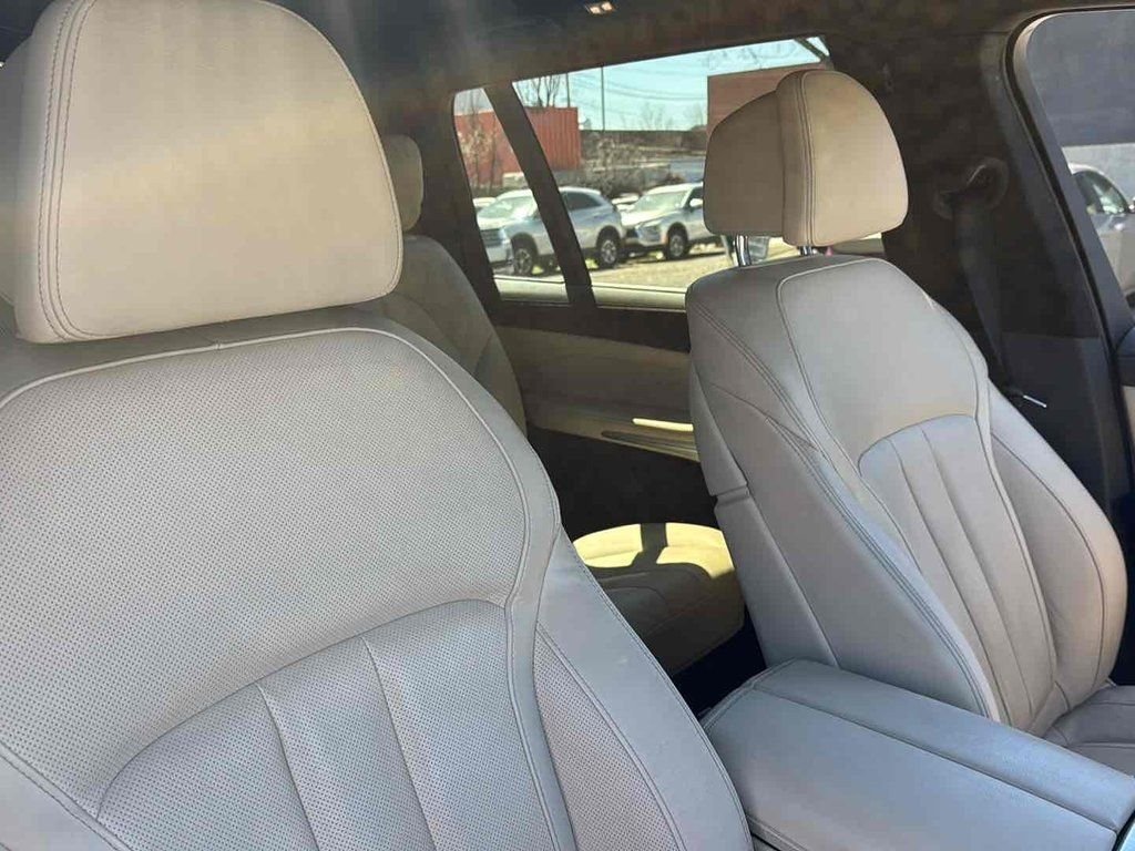 Used 2022 White BMW xDrive40i image 17
