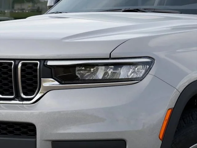 New 2026 Silver Zynith Exterior Paint Jeep Laredo X image 36