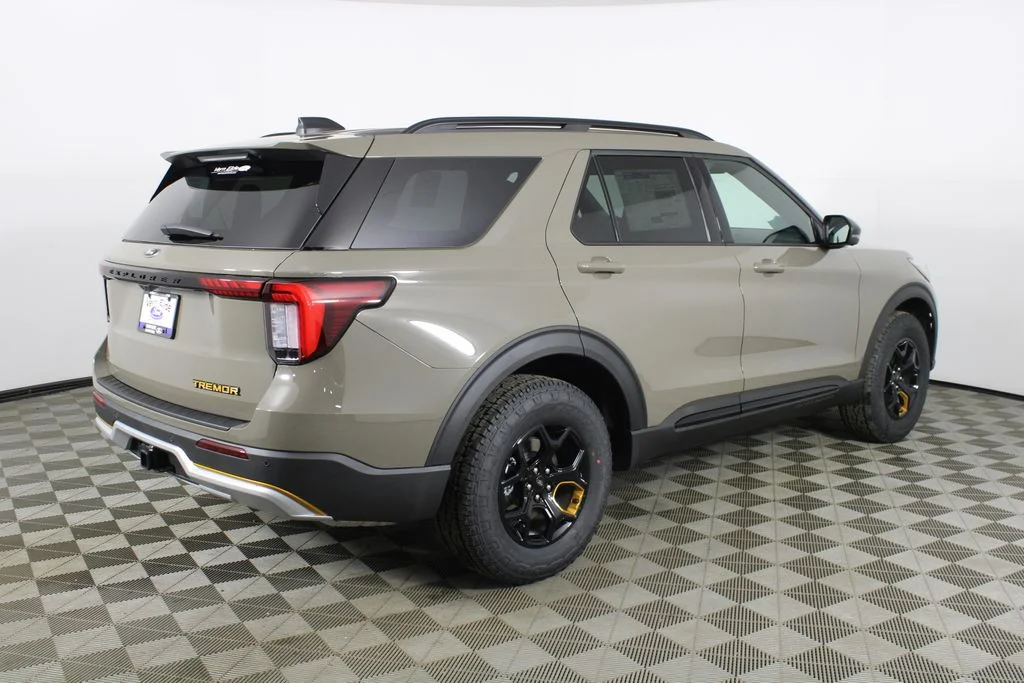 New 2026 Gray Ford Tremor image 5