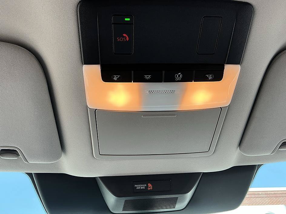 Certified Used 2025 Everest White Pearl Tricoat Nissan SL image 22