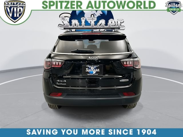 Used 2022 Black Jeep Latitude Lux image 10