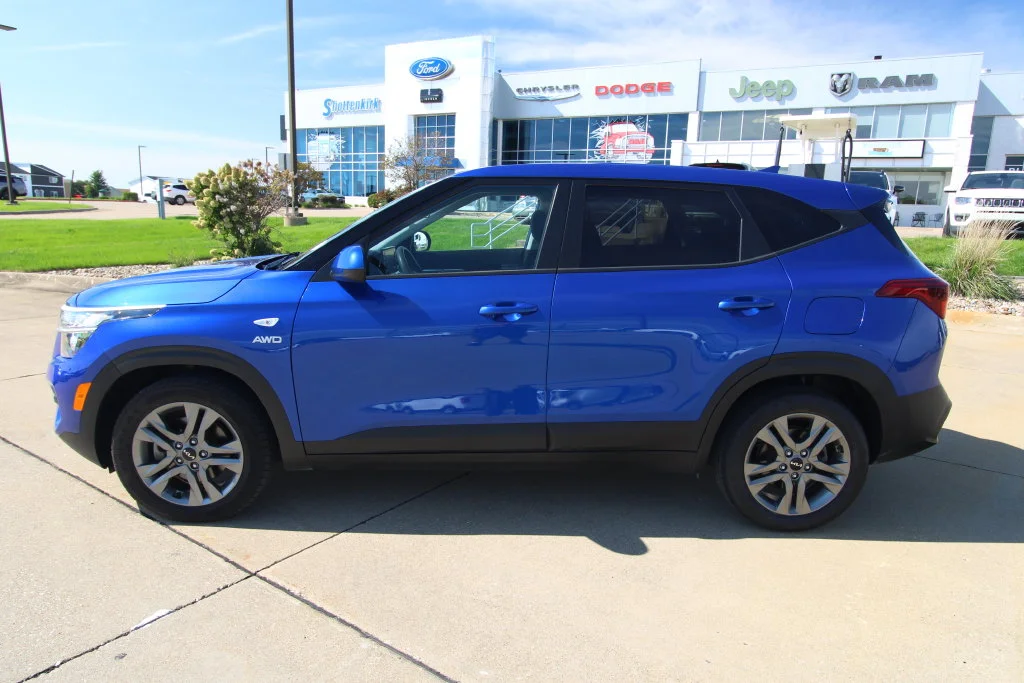 Used 2022 Neptune Blue Kia LX image 15