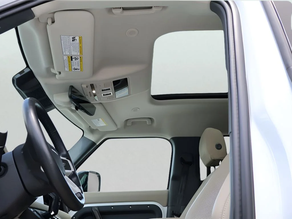 Used 2024 Fuji White Land Rover  image 37