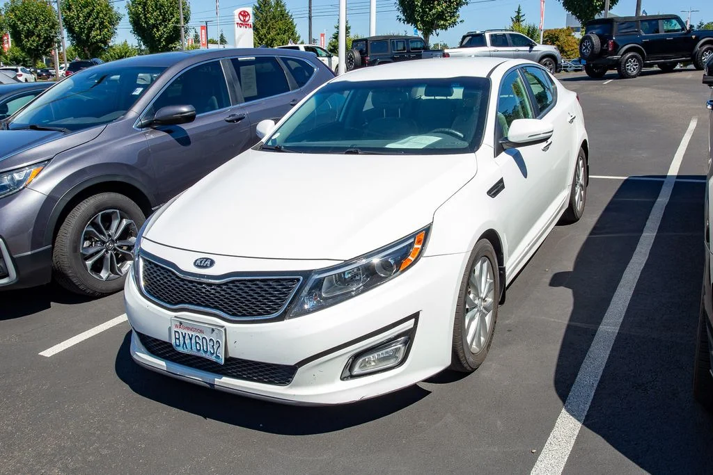 Used 2015 Snow White Pearl Kia EX image 3