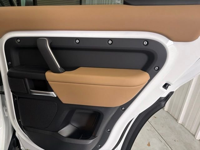 New 2026 Fuji White Land Rover S image 19