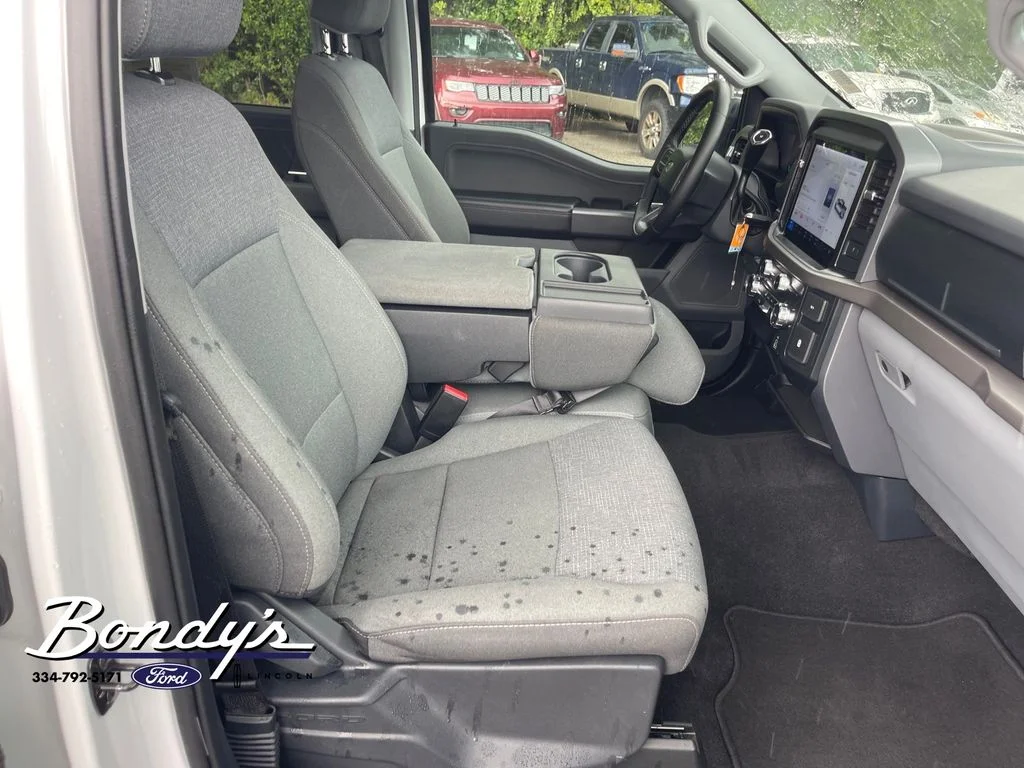 Used 2025 Oxford White Ford XLT image 18