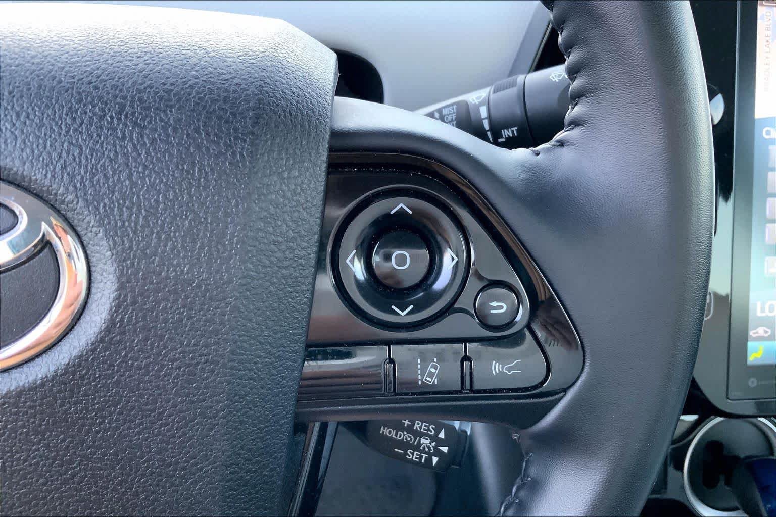 Used 2021 Classic Silver Metallic Toyota XLE image 24