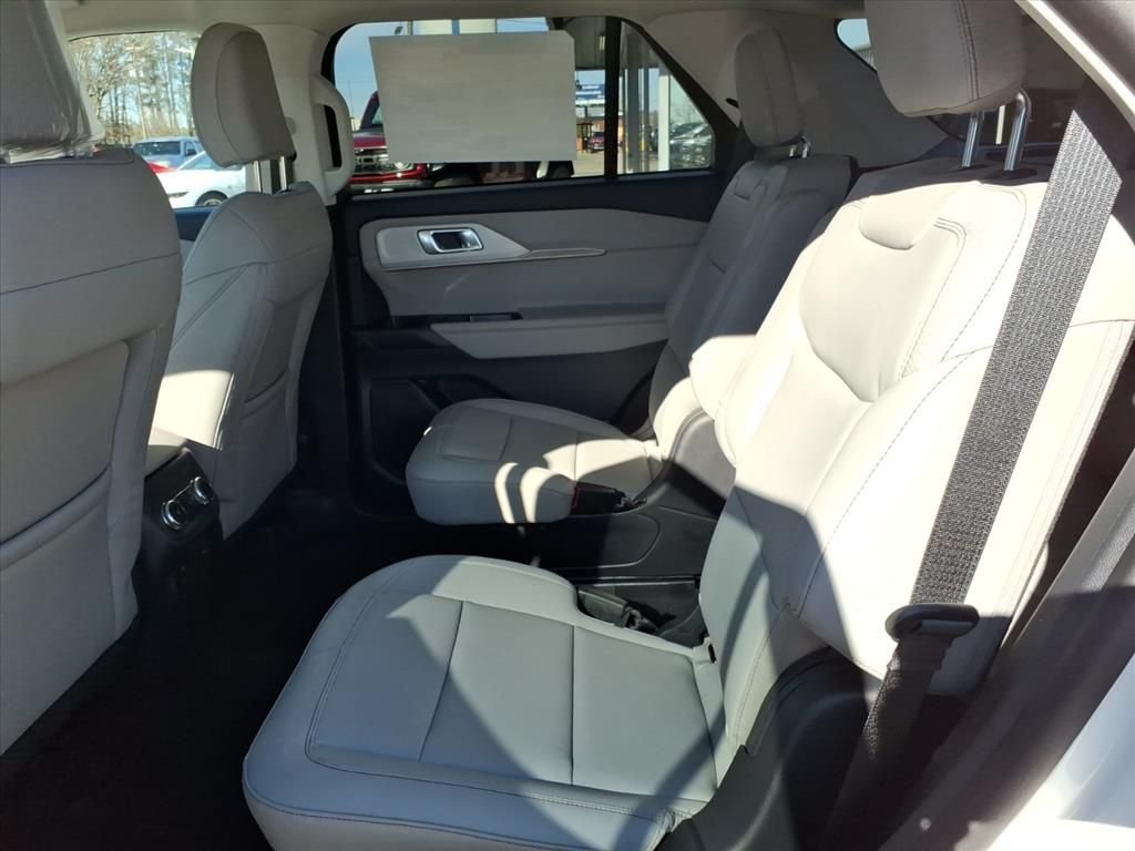 New 2026 Star White Metallic Tri-Coat Ford Active image 10