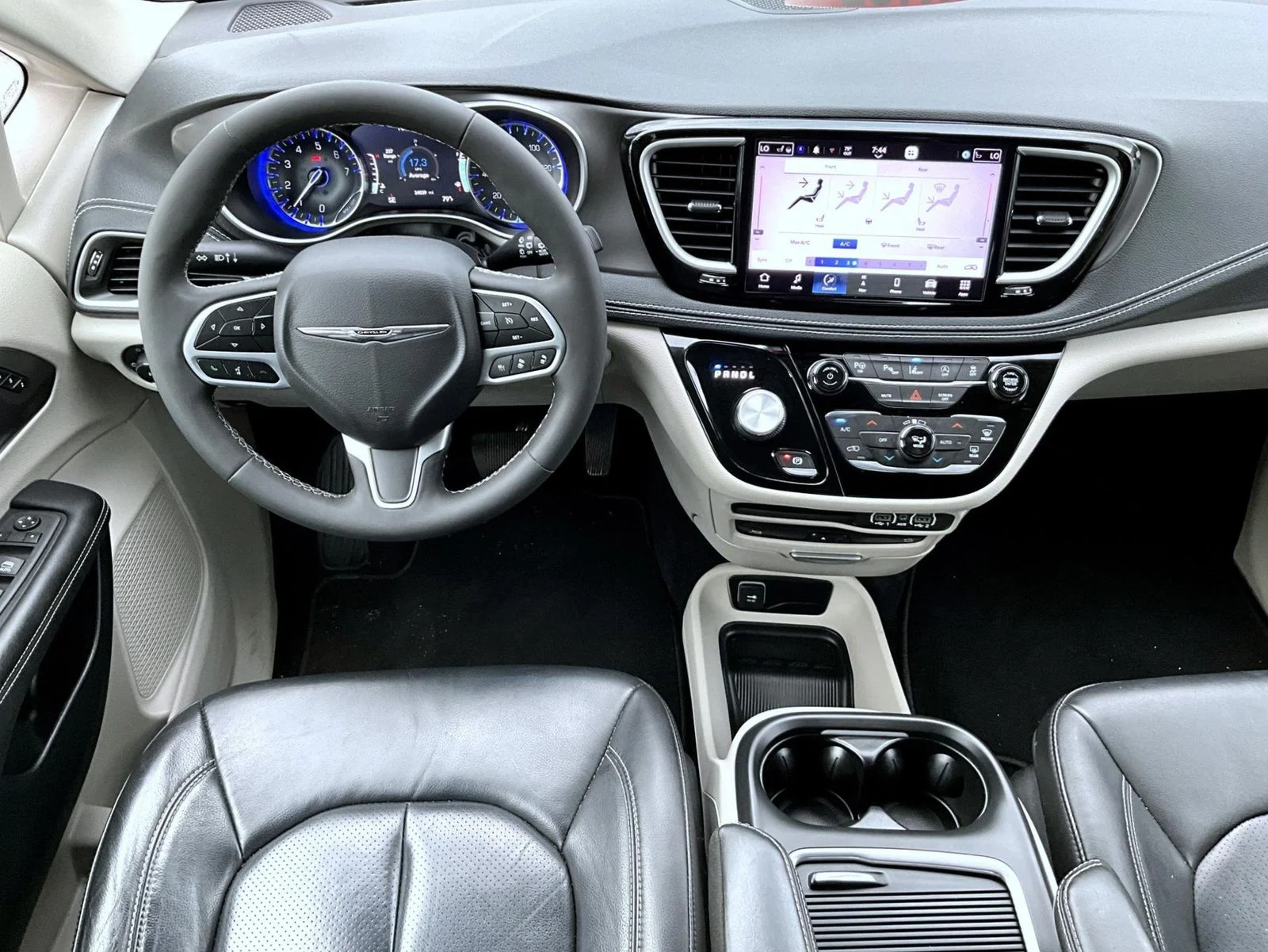 Used 2022 White Chrysler Touring L image 14