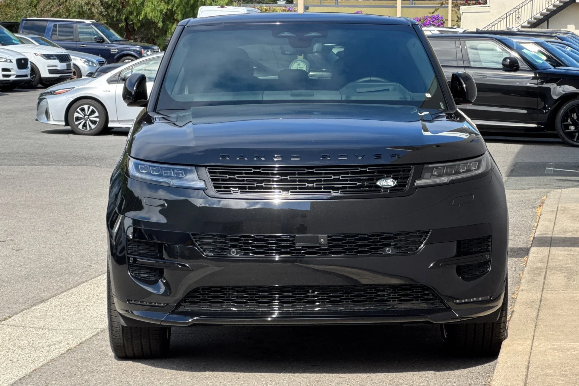 New 2026 Santorini Black Land Rover Dynamic SE image 10