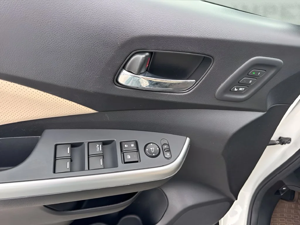 Used 2016  Honda Touring image 26