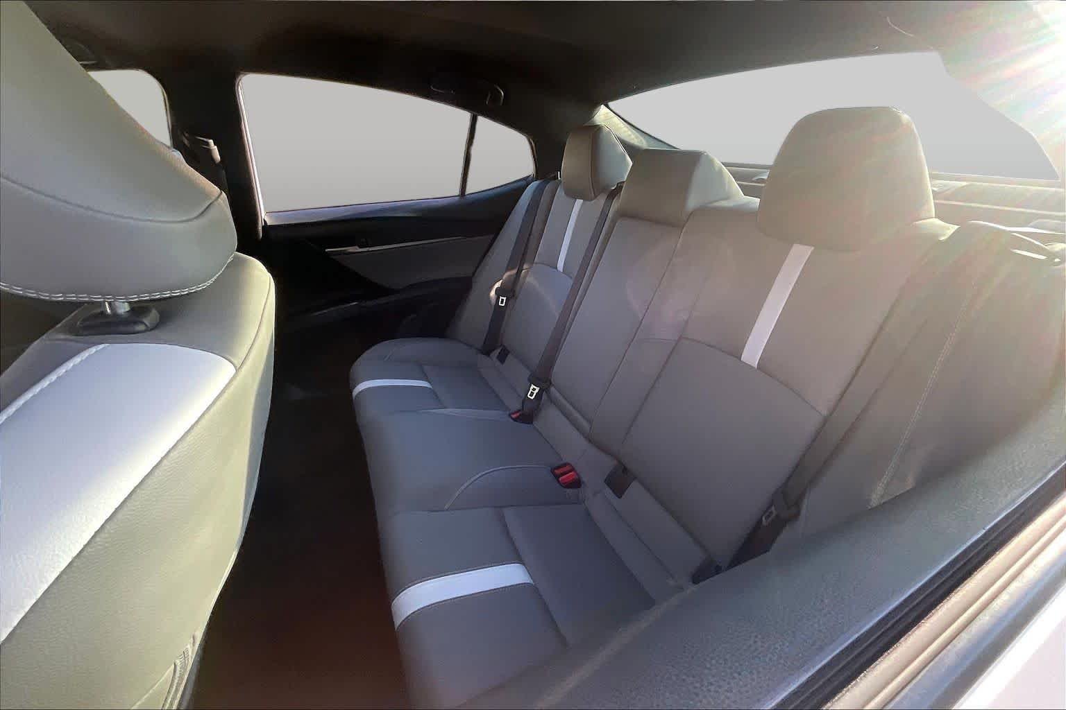 Used 2026 Ice Cap Toyota SE image 19