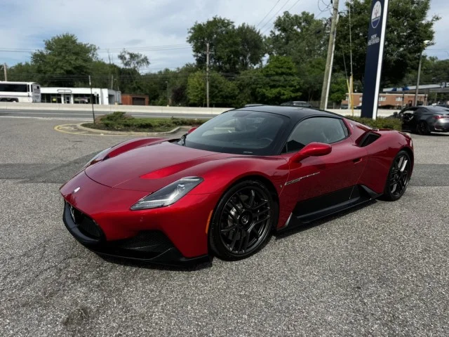 Used 2022 RED Maserati  image 9